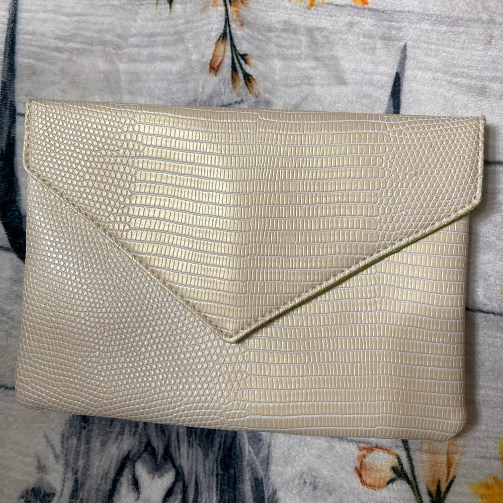 Ipsy makeup pouch